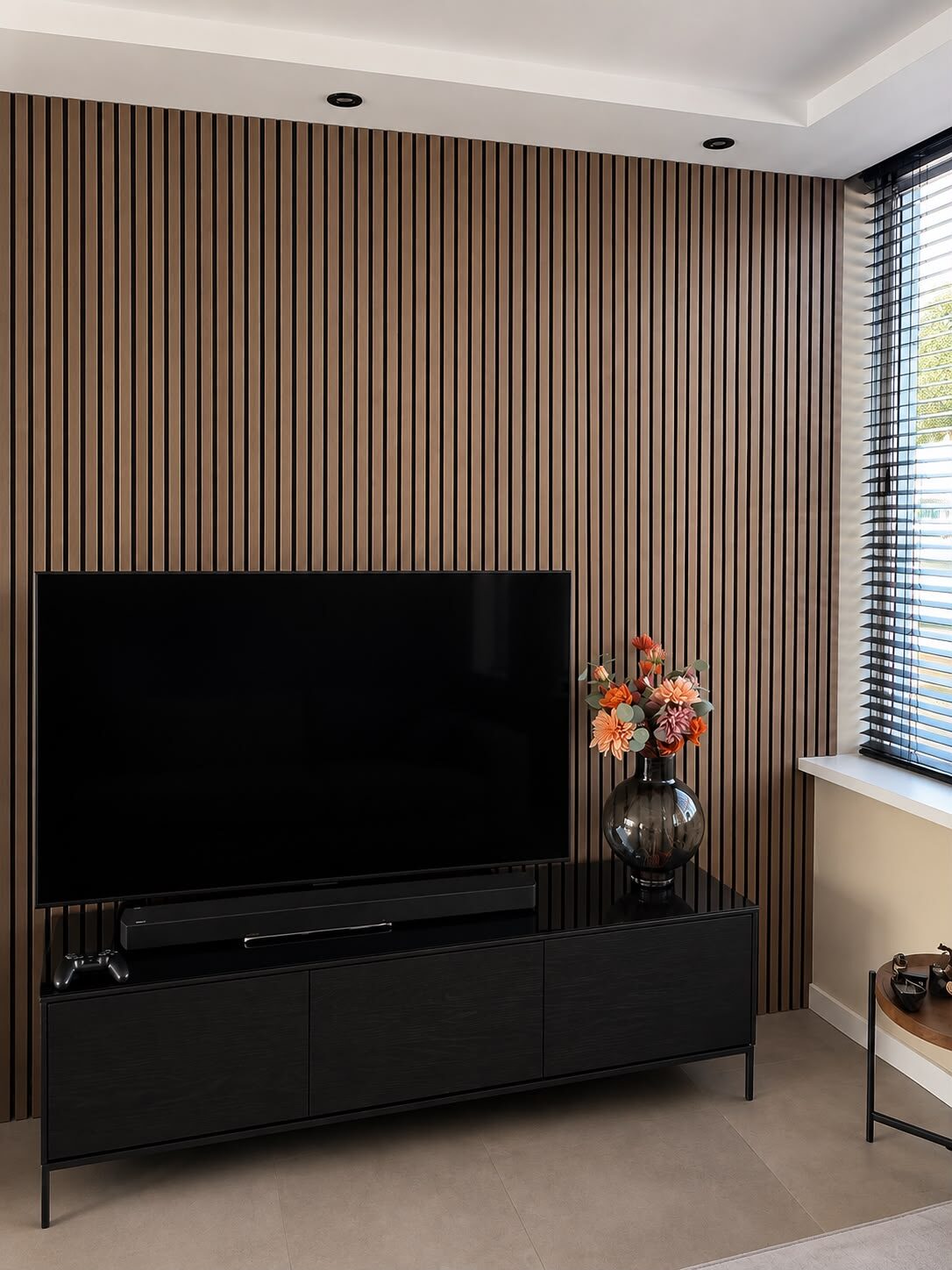 Wandpanelen monteren — volledige houten lamellenwand door Klus Expert Breda