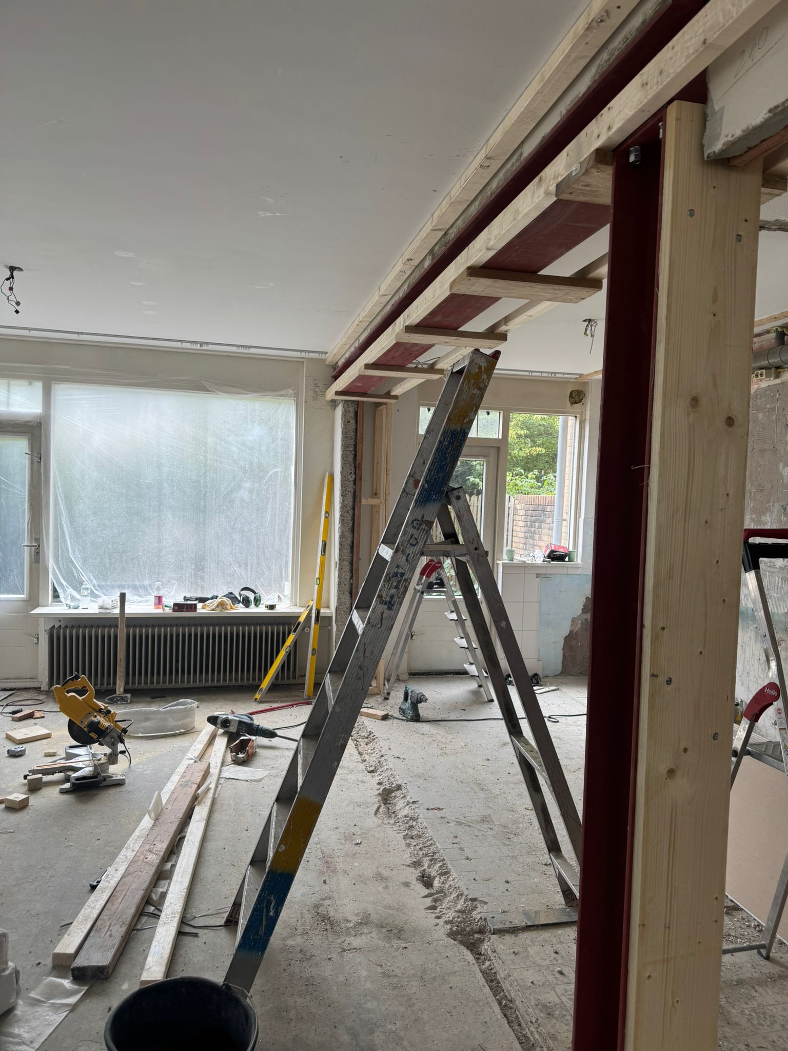 Voor — draagbalk plaatsen + afwerking · Klus Expert Breda (foto 4)