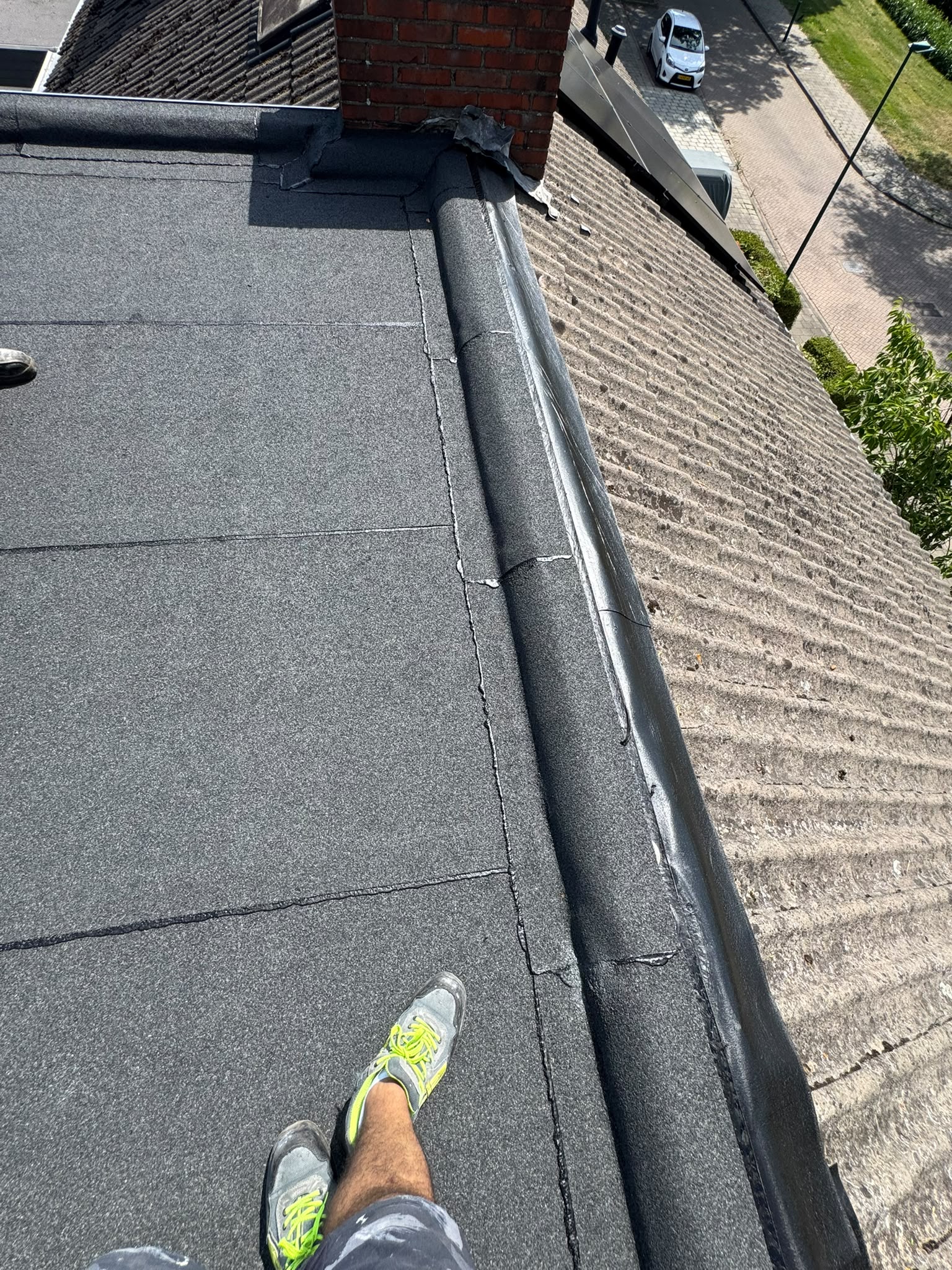 Dakwerk — platte bitumen dakbedekking — Klus Expert Breda
