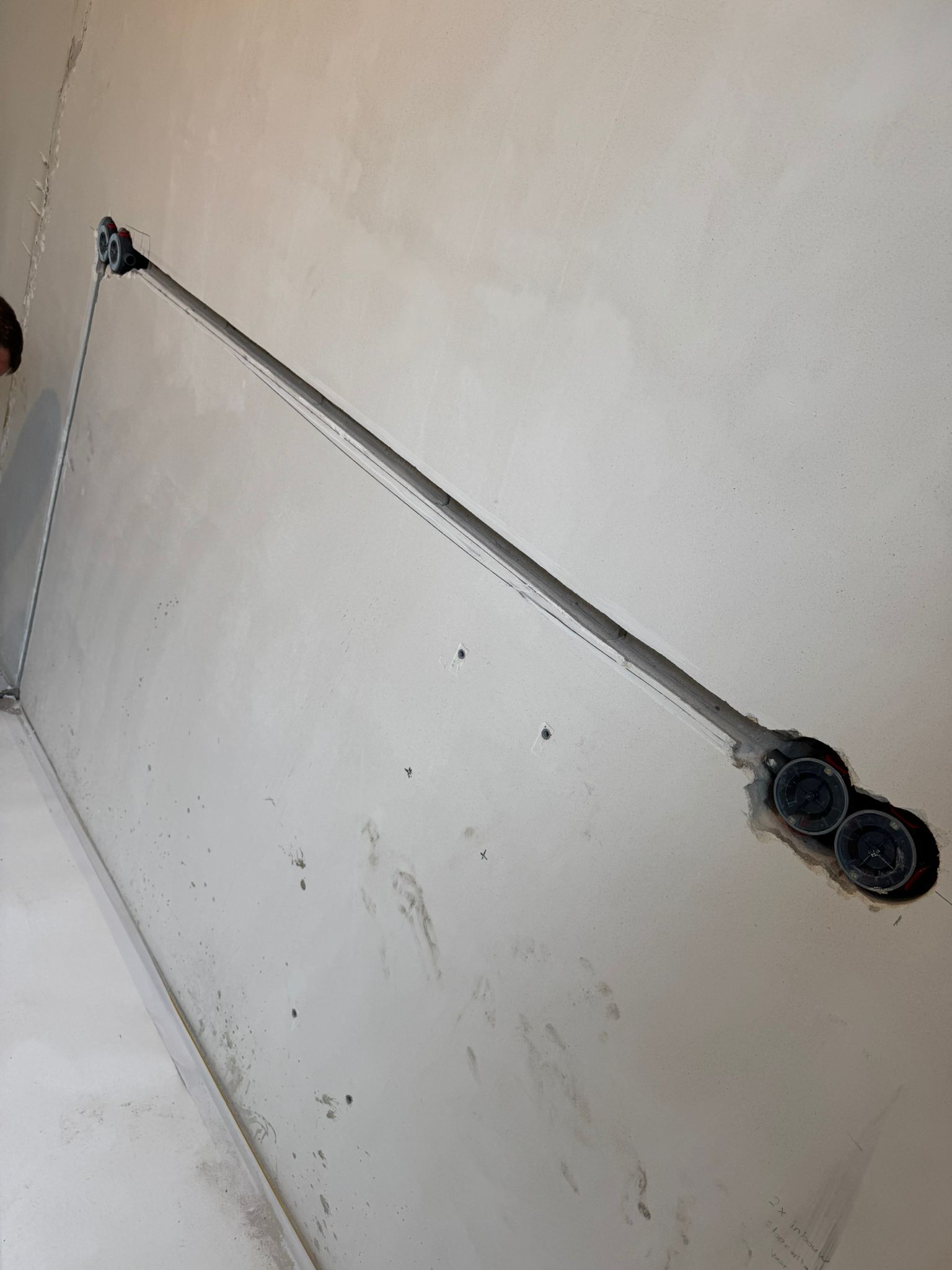 kabelgoot/leiding op wand